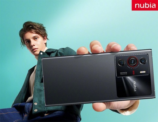Nubia zeigte das Smartphone Z40 Pro mit Triple-Kamera und magnetischem Wireless Charging